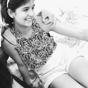 Meet your Posher, Larissa